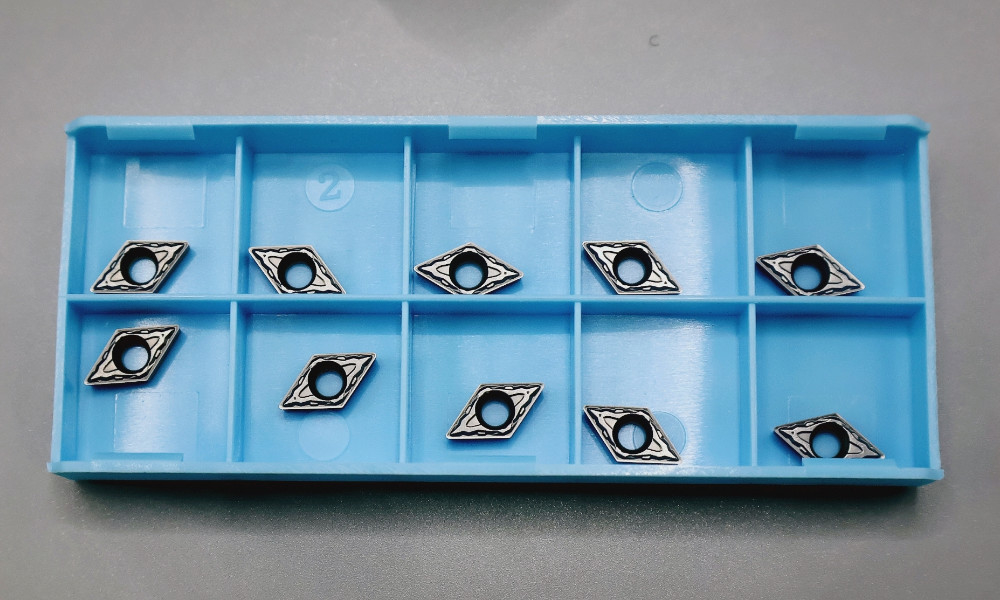 DDCMT070204 Carbide Turning Inserts DCMT Insert Multilayer Coated Lathe Replacement Inserts สําหรับตัวถือเครื่องมือหมุนหมุน