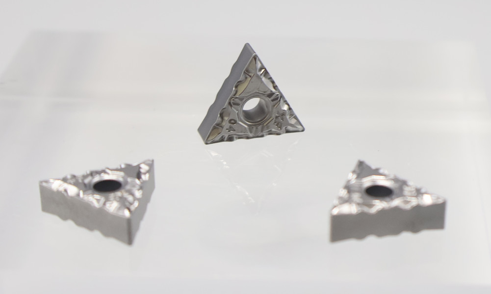 TNMG160404 เครื่องมือหมุนคาร์ไบด์ การใส่คาร์ไบด์ CNC เครื่องมือตัดหมุนสําหรับเหล็กไร้ขัด TNMG16