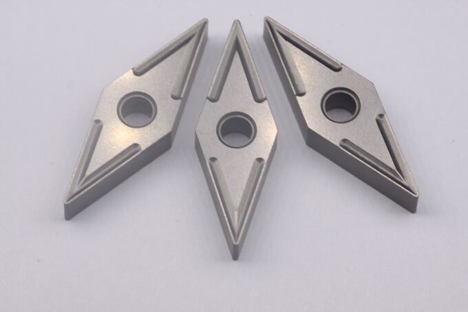 เม็ดมีดกลึงเพชรสีเทาสำหรับเครื่องมือกลึง CNC VNMG160408-MU