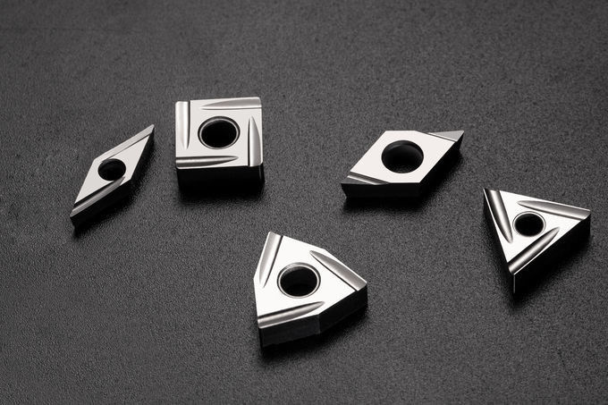 พลังการตัดต่ํา PVD ใส่เคลือบ / พื้นที่ที่สมบูรณ์แบบ เครื่องมือหมุน CNC ใส่เครื่องหมุนภายใน ใส่ VBGT