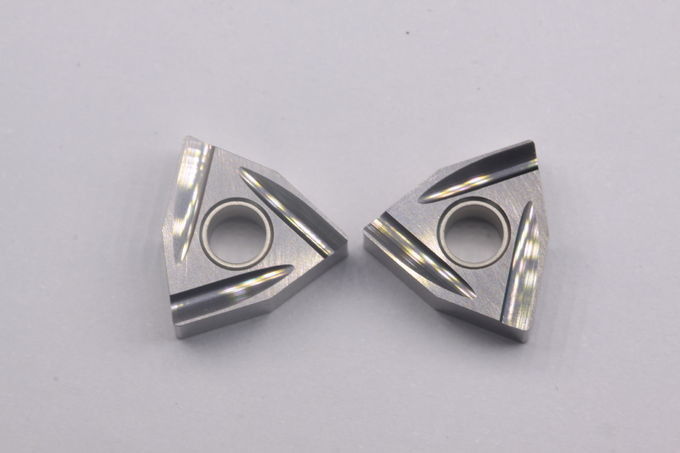 ความทนทานต่อการสกัดสูง Cnc เครื่องมือใส่เหล็กอ่อน Workpiece ที่สมบูรณ์แบบพื้นผิว WNGG0804